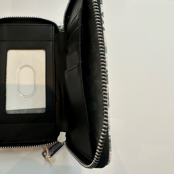 NWT Loungefly  Star Wars Vaders zip around wallet. Excellent condition. - Picture 7 of 12